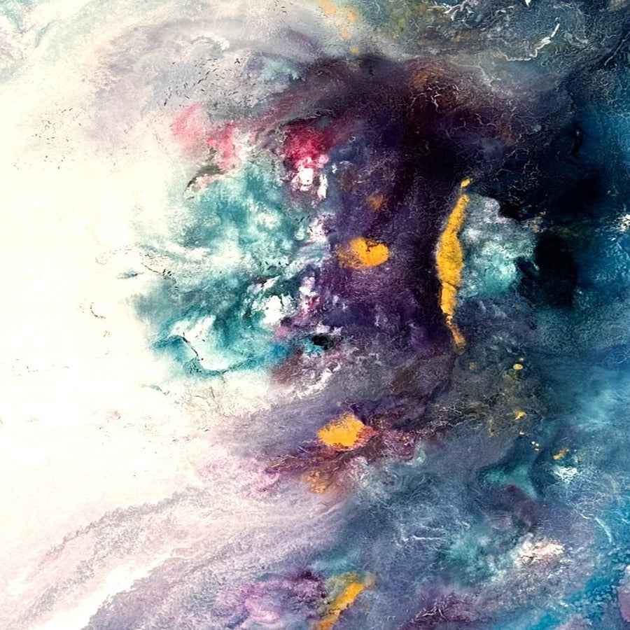 Symphony of Abstraction – Detailaufnahme der Farbstruktur mit Blau-, Violett- und Goldtönen